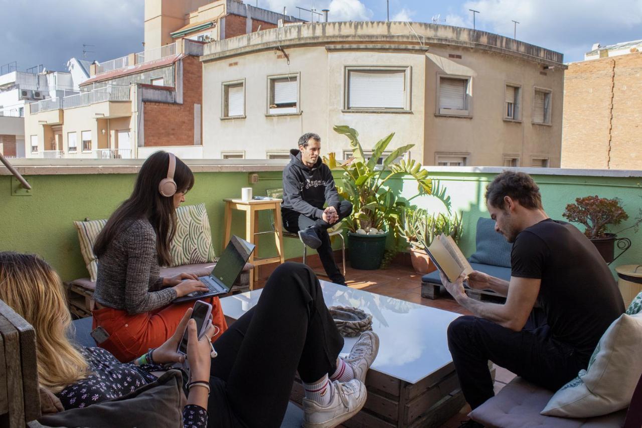 Onefam Sants Hostel Barcelona Luaran gambar