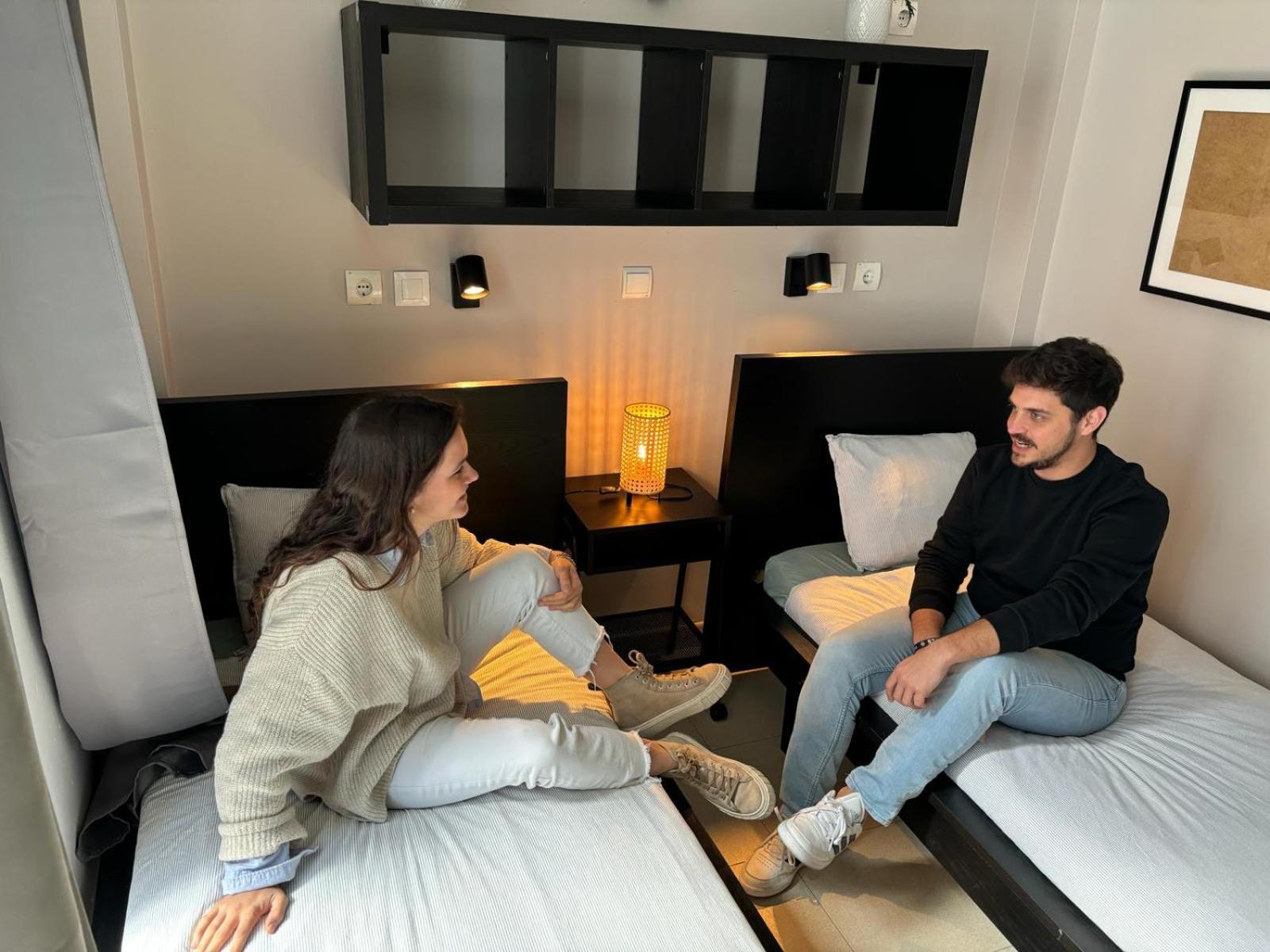 Onefam Sants Hostel Barcelona Luaran gambar