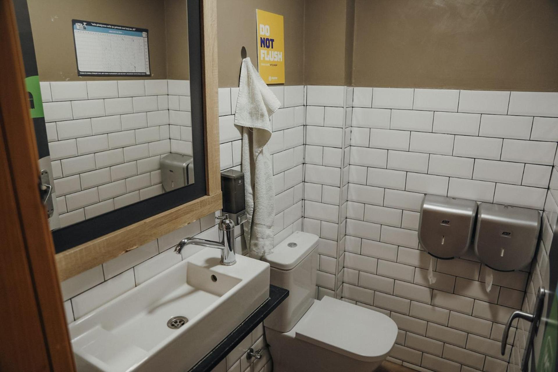 Onefam Sants Hostel Barcelona Luaran gambar