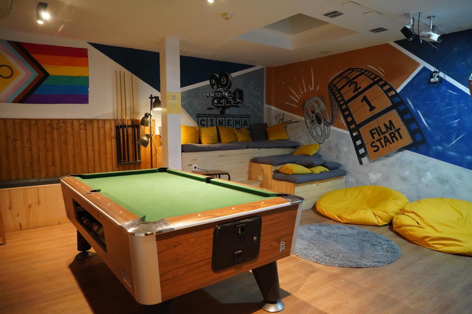 Onefam Sants Hostel Barcelona Luaran gambar