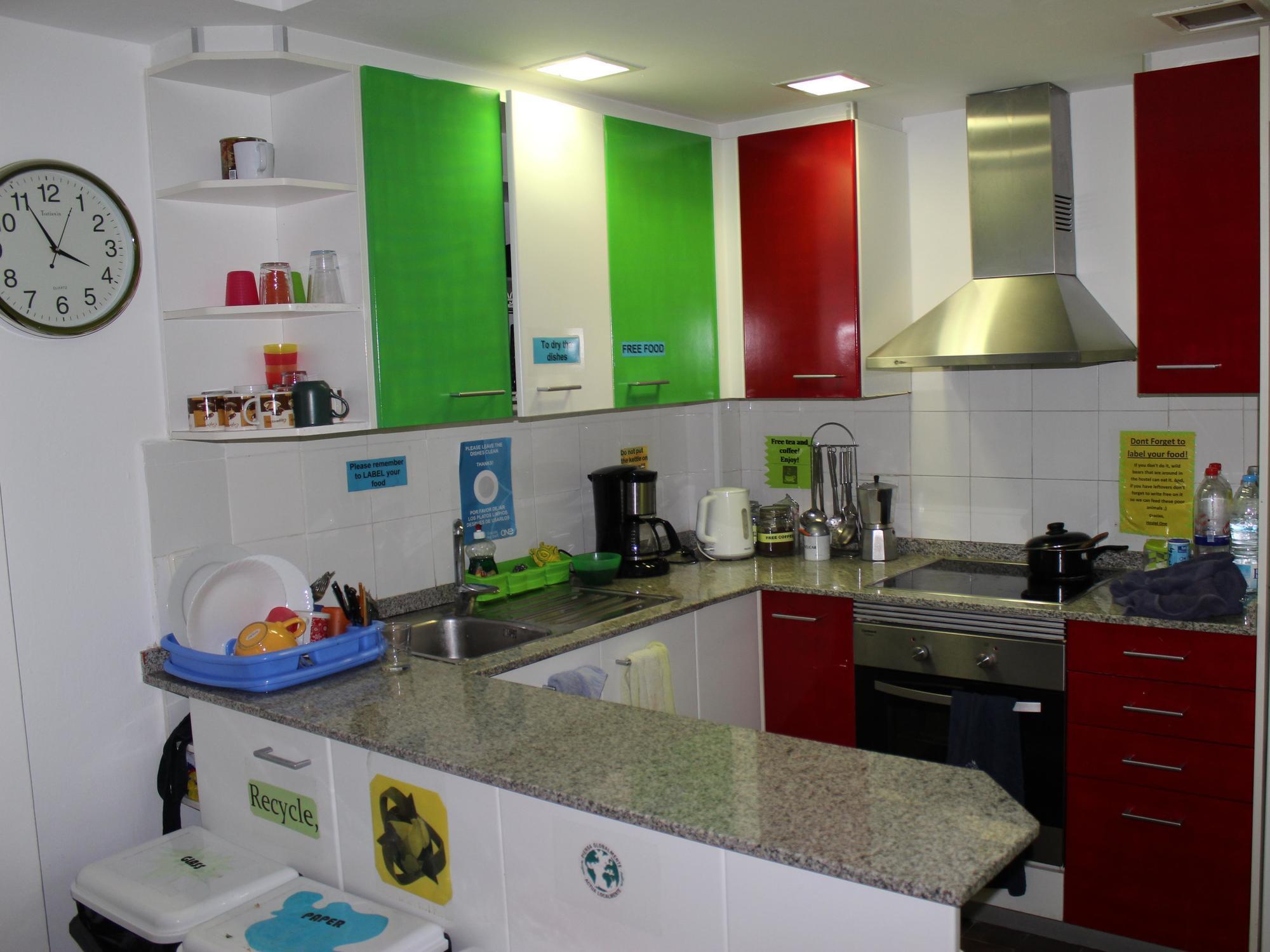Onefam Sants Hostel Barcelona Luaran gambar
