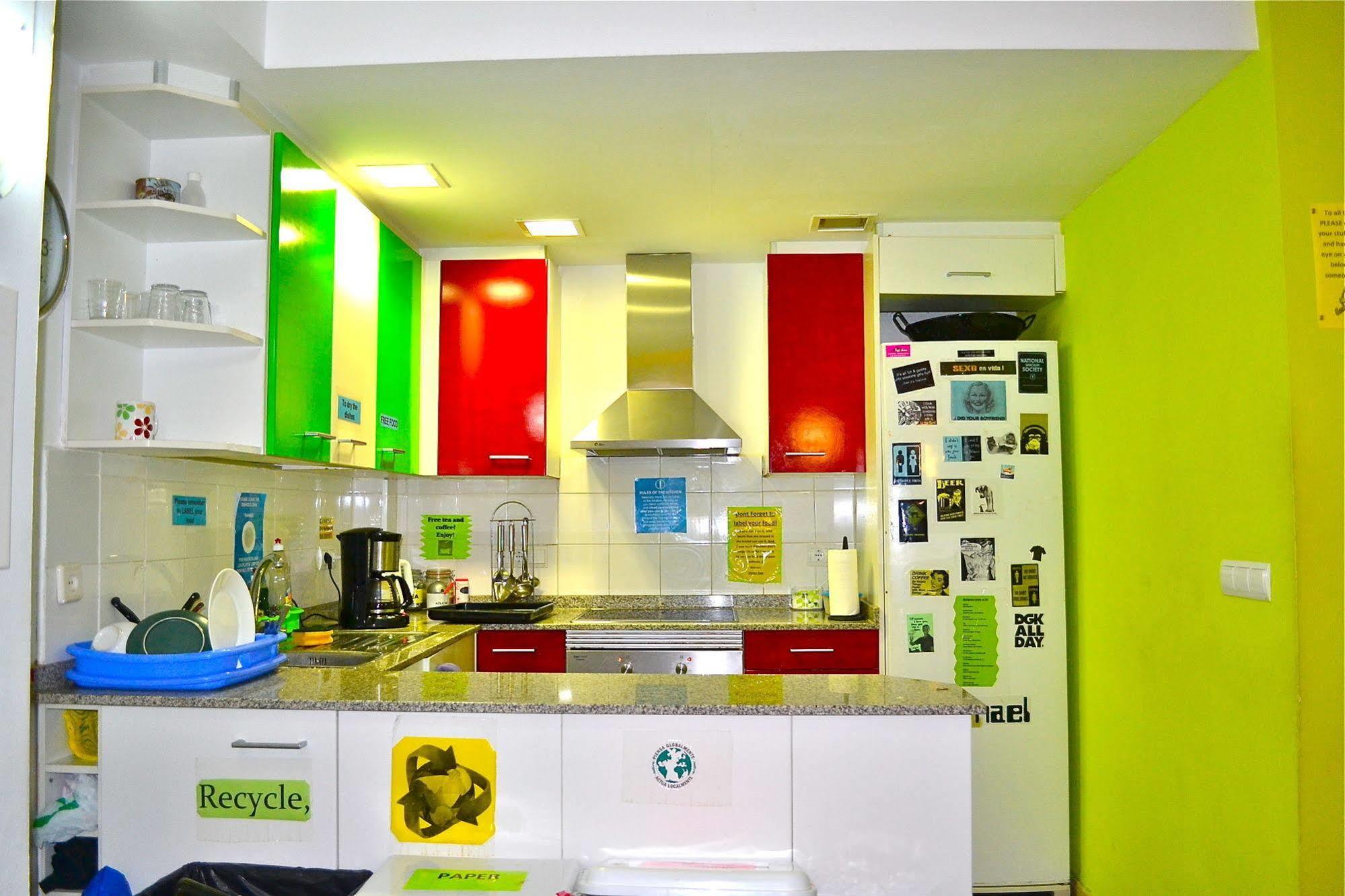 Onefam Sants Hostel Barcelona Luaran gambar