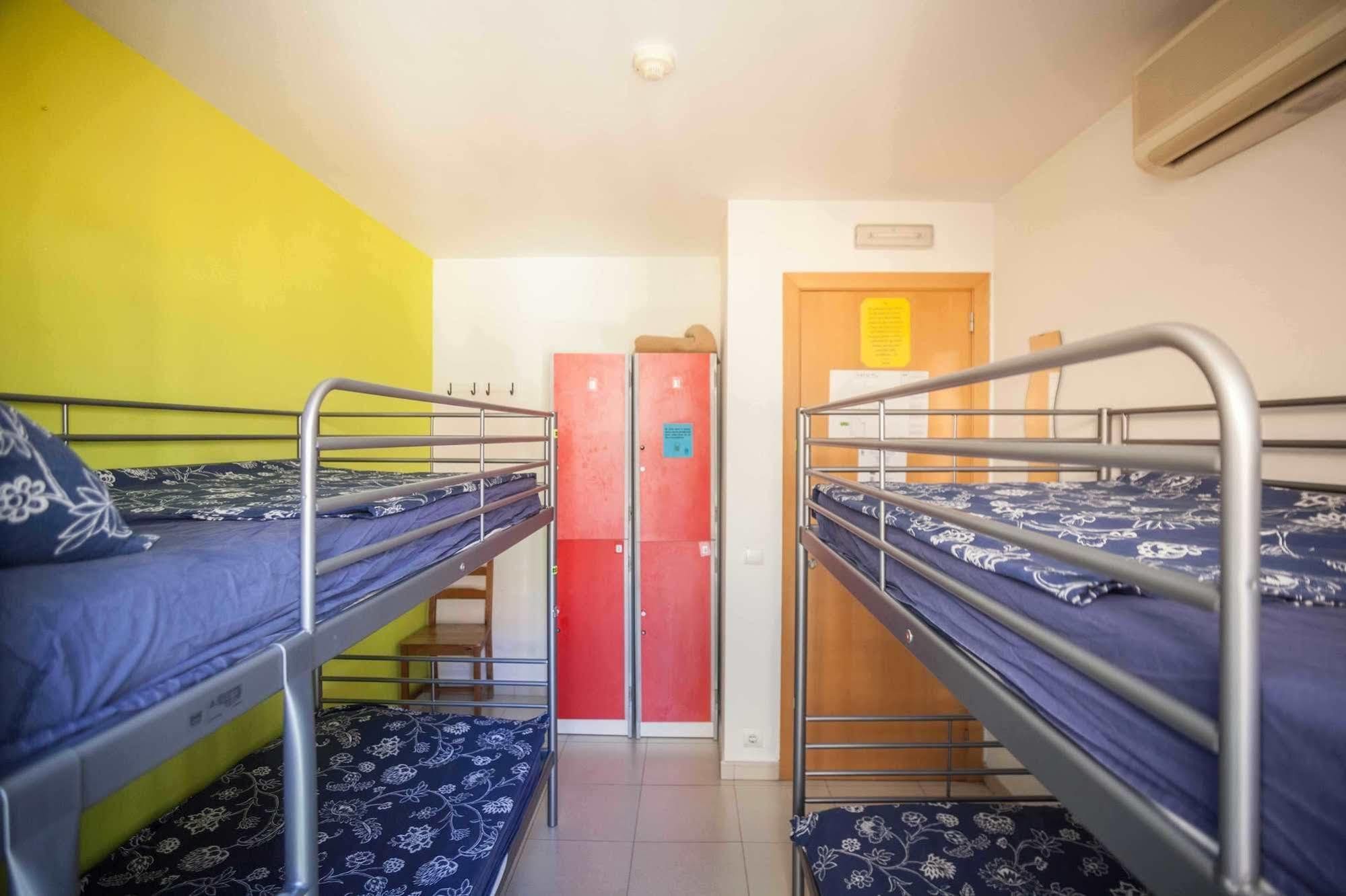 Onefam Sants Hostel Barcelona Luaran gambar