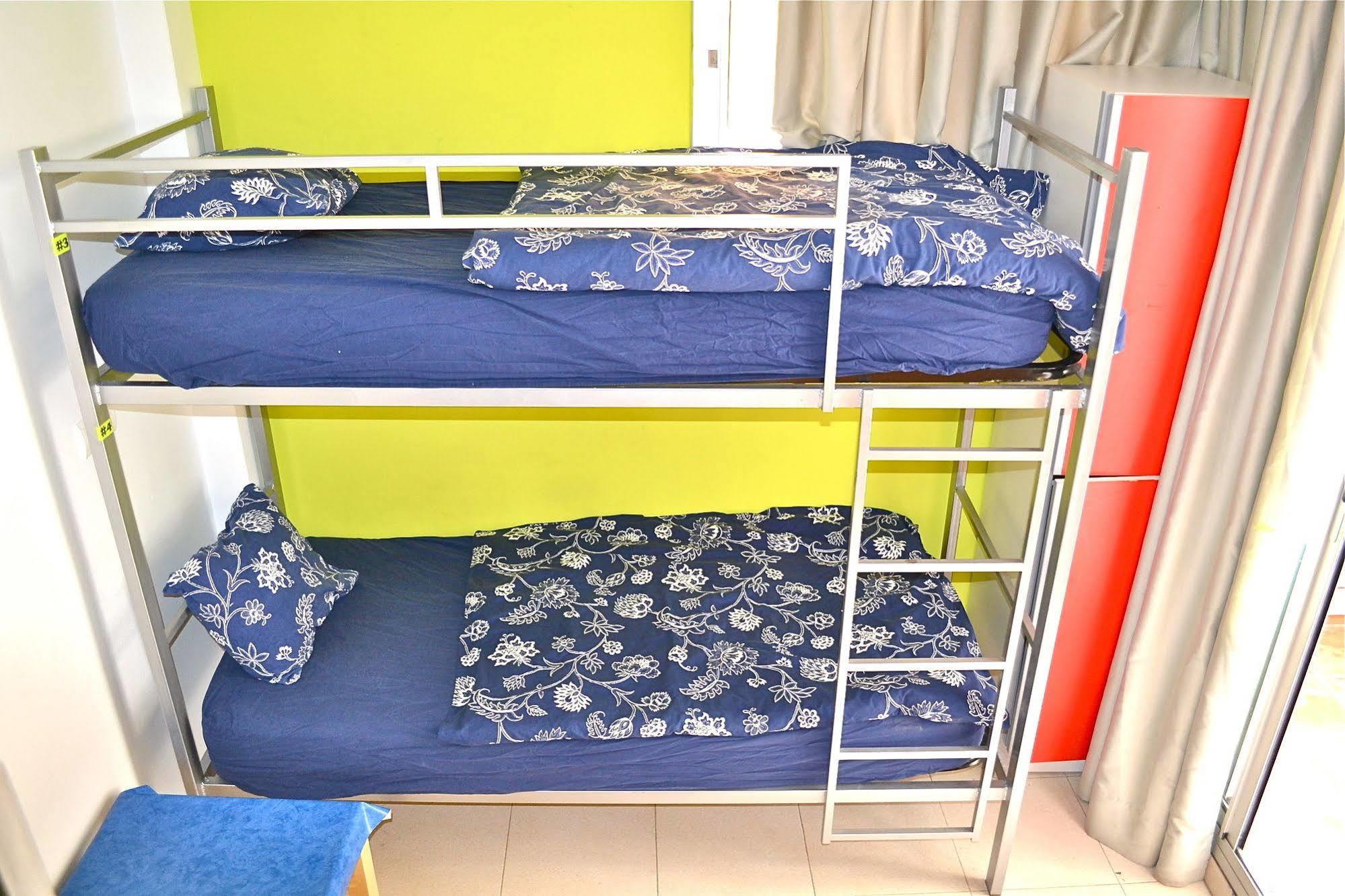 Onefam Sants Hostel Barcelona Luaran gambar