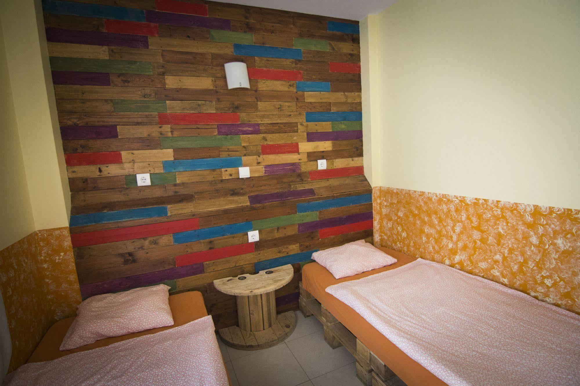 Onefam Sants Hostel Barcelona Luaran gambar