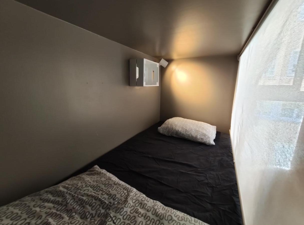 Onefam Sants Hostel Barcelona Luaran gambar